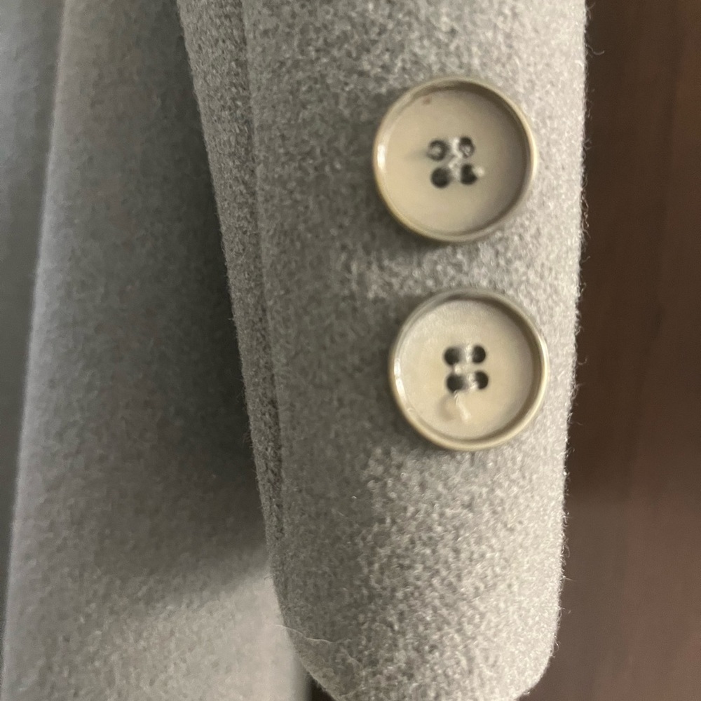 Gray 💯% polyester coat. - Picture 3 of 4